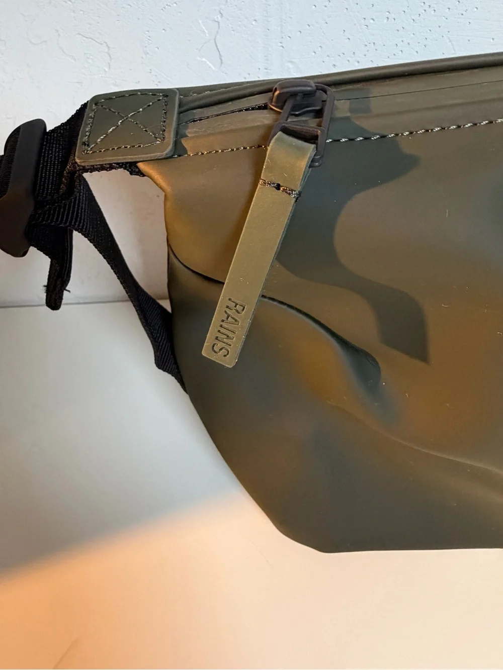 Rains Hilo Weekend Bag Large with Rains Hilo Wash Bag Olive Green